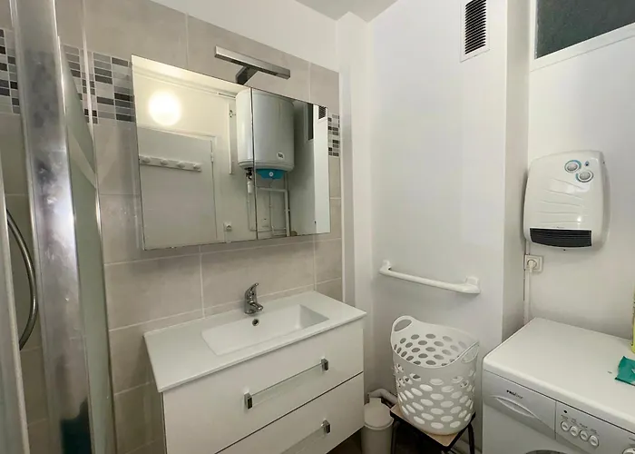 Lumineux Avec Balcon Face Mer, Ideal Jusqu'a 5 Personnes - Fr-1-323-298 *